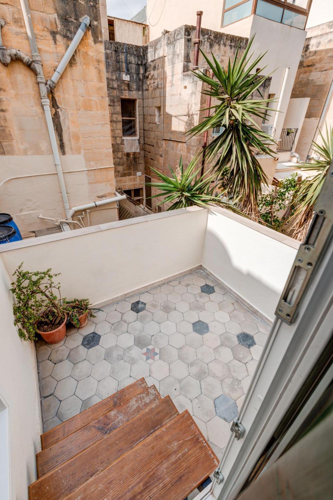 Piju Lux Apartments Sliema Bagian luar foto